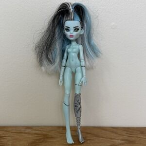 Monster High Frankie Stein Doll 2022 Blue Hair Prosthetic Leg Nude